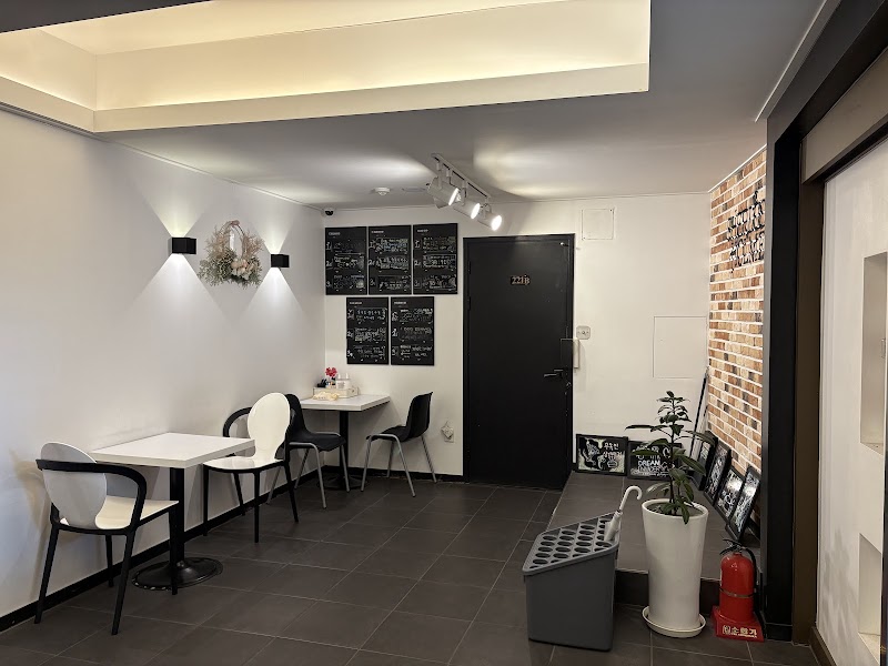 Sherlock Holmes Daehakro Branch 1