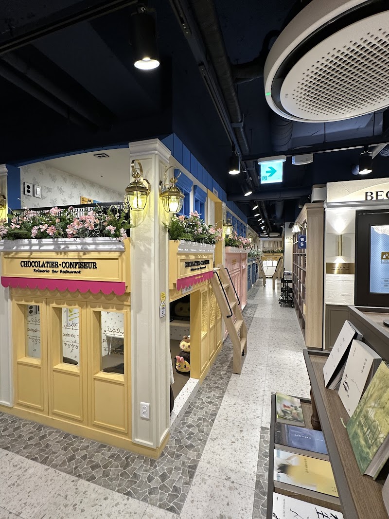 Bultoon Parisian Suyu Station Branch 1