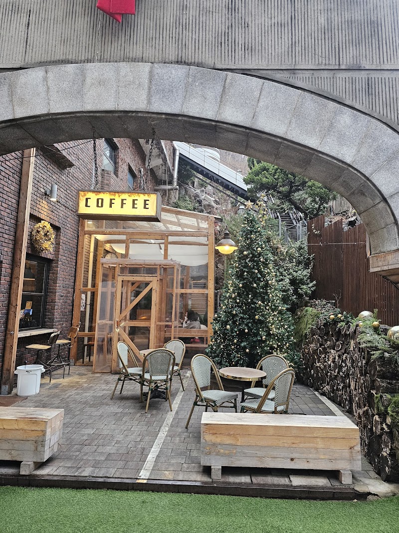 Wed-Thu-Fri-Sat Cafe 1