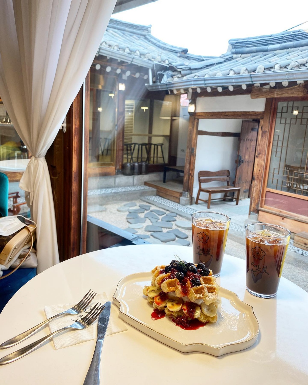 Romantic Coffee Shop 1