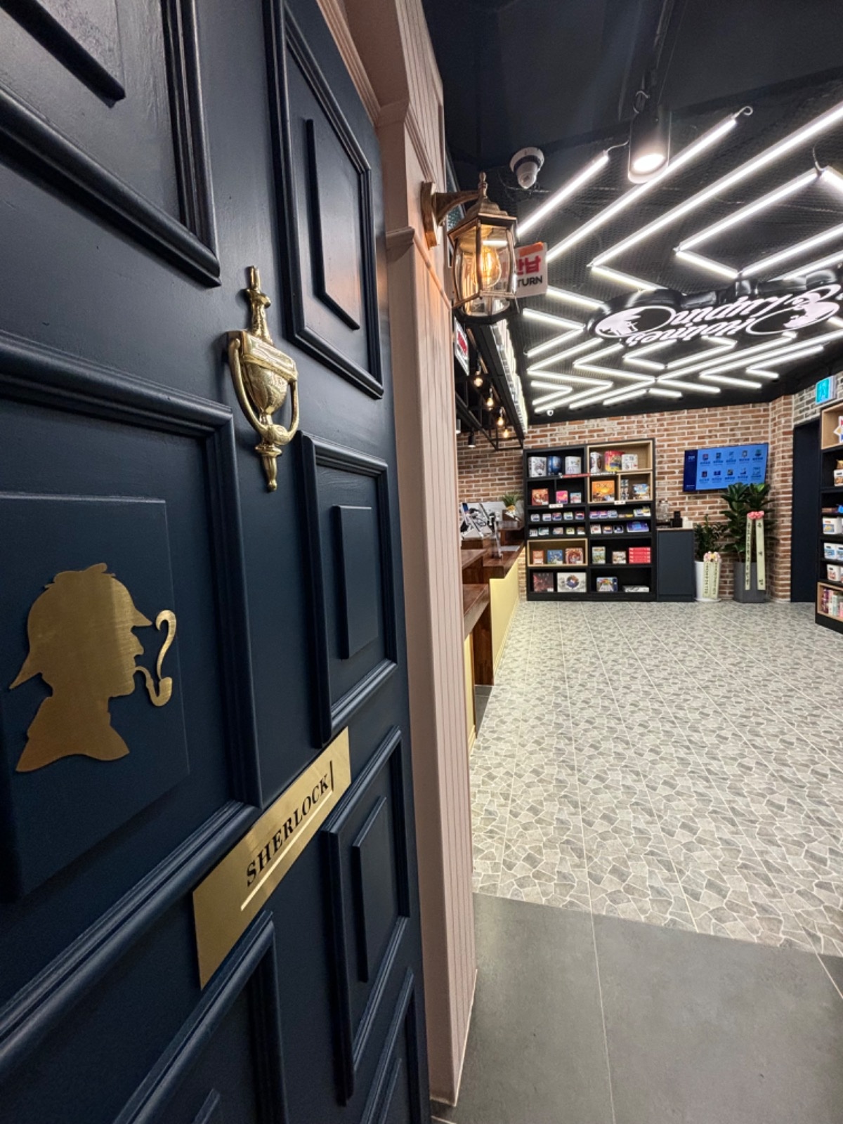 Holmes & Lupin Apgujeong Rodeo Branch 1