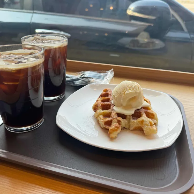 Hollys Hongjecheon Branch 1