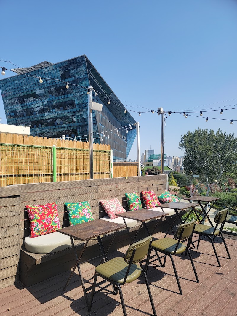 Kong Cafe Itaewon Branch 1