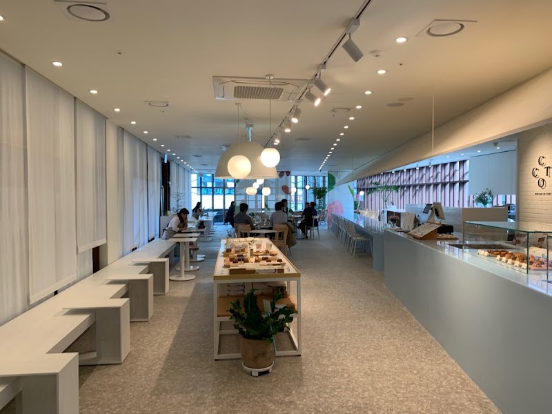 Annyeong Insadong branch with chrysanthemum flowers next to the wall 1