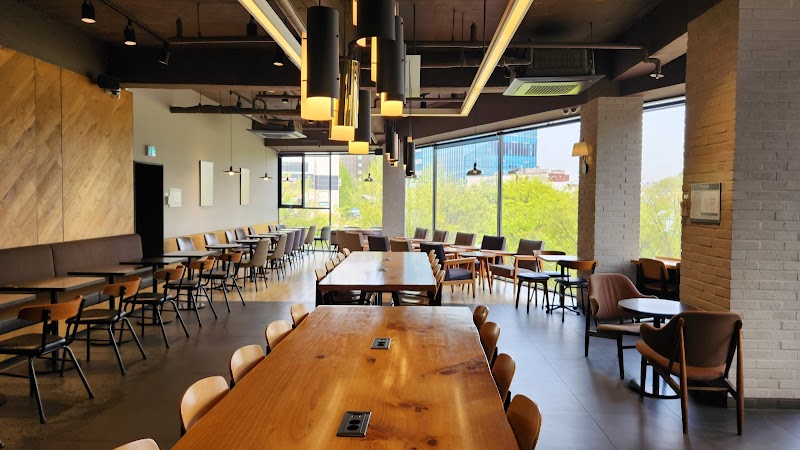 Hollys Hapjeong Station Branch 1