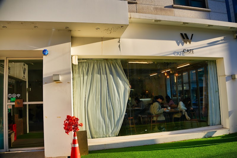 W Cafe 1