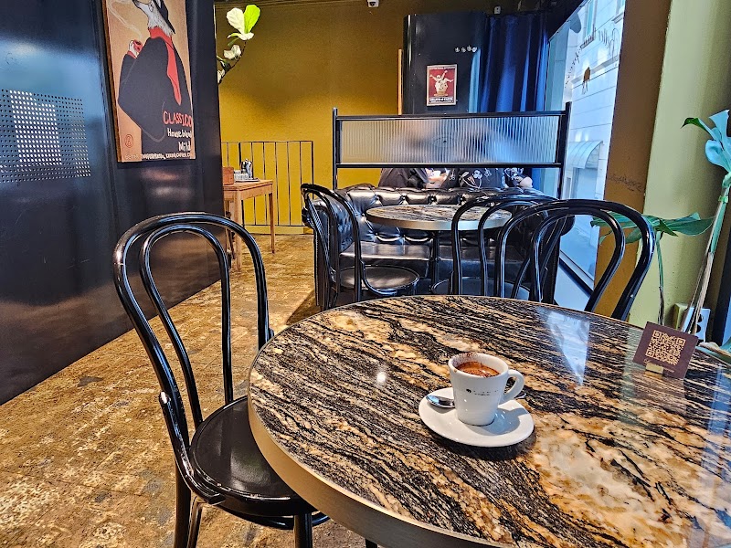 Lisar Coffee Myeongdong Branch 1