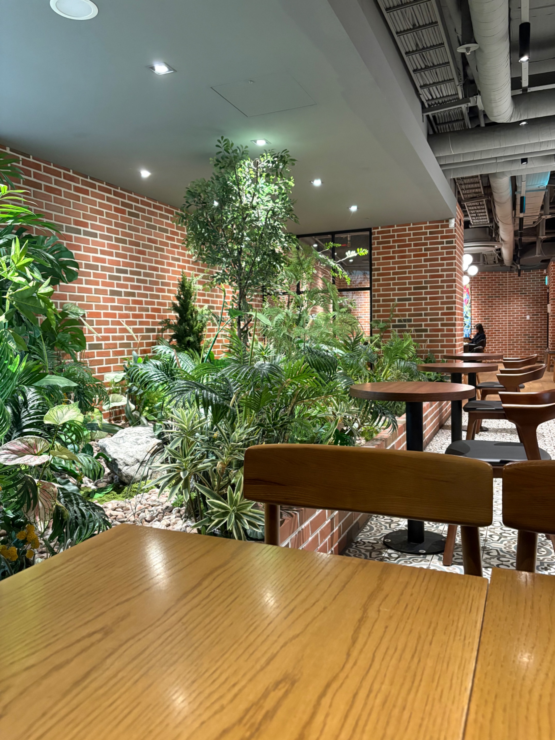 Artize Sinchon Station Branch 1